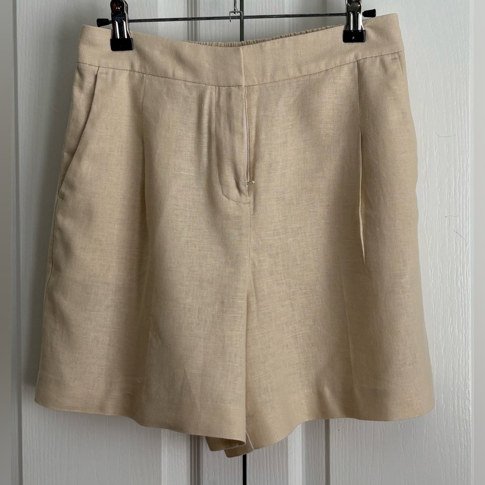 J CREW WOMENS SHORT. LINEN, CREAM, size 2